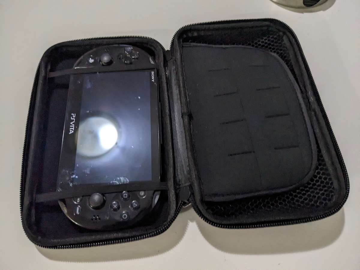 PlayStation Vita (2000 model)(With Case and Killzone Mercenary game)