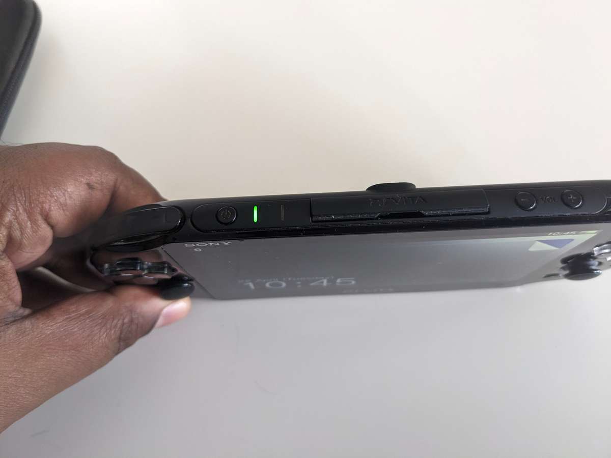 PlayStation Vita (2000 model)(With Case and Killzone Mercenary game)