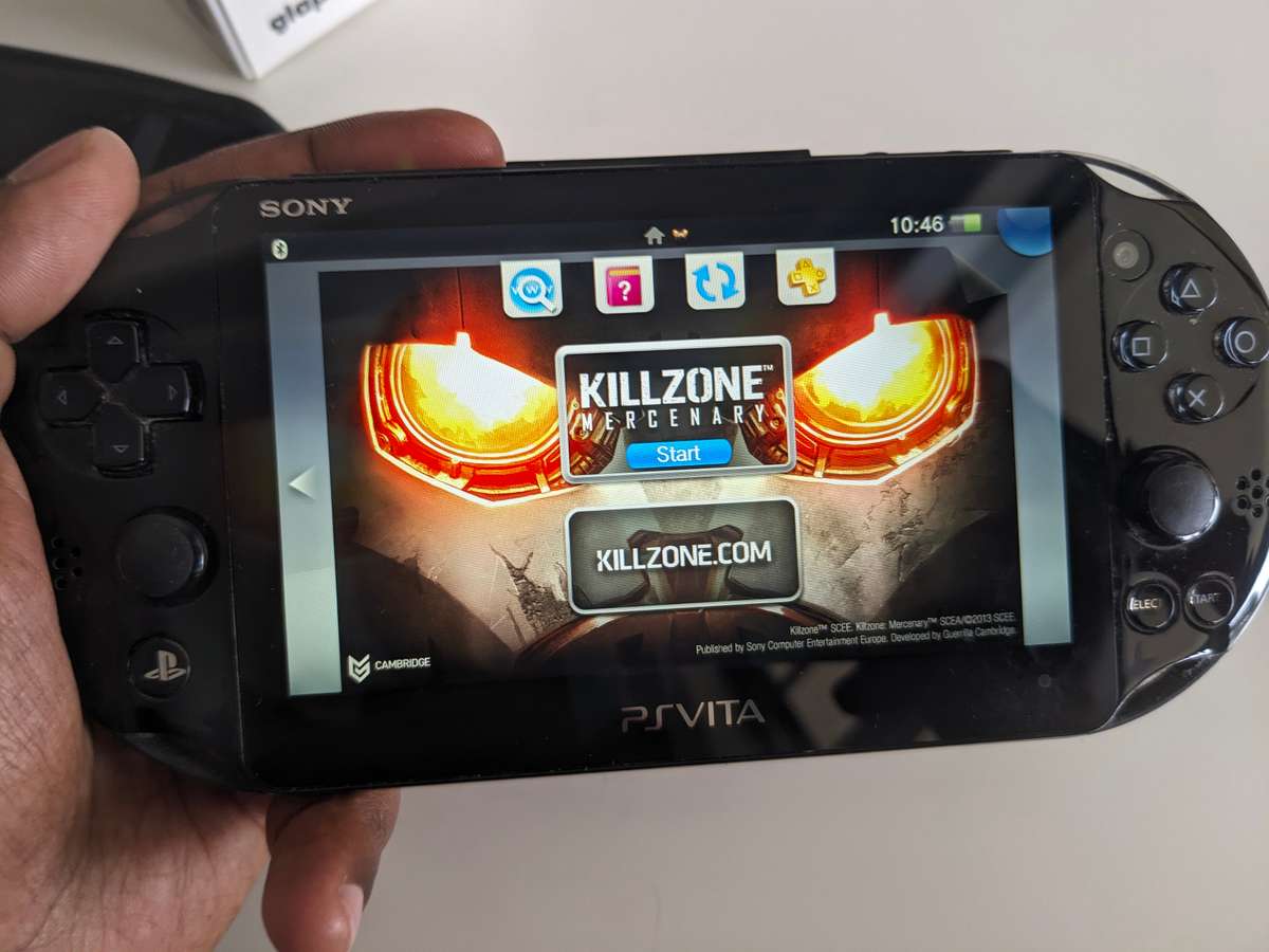PlayStation Vita (2000 model)(With Case and Killzone Mercenary game)