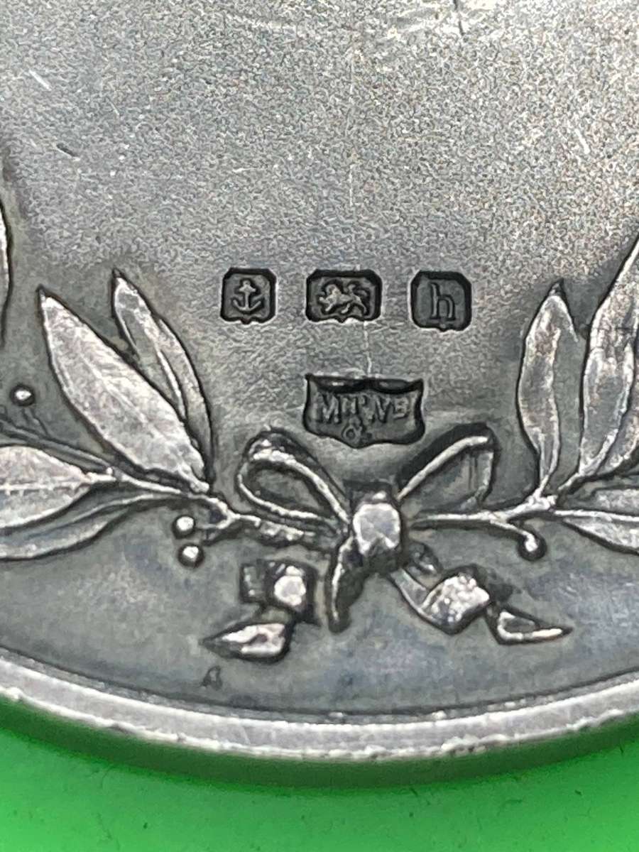 Hallmarked silver medallion (39g)