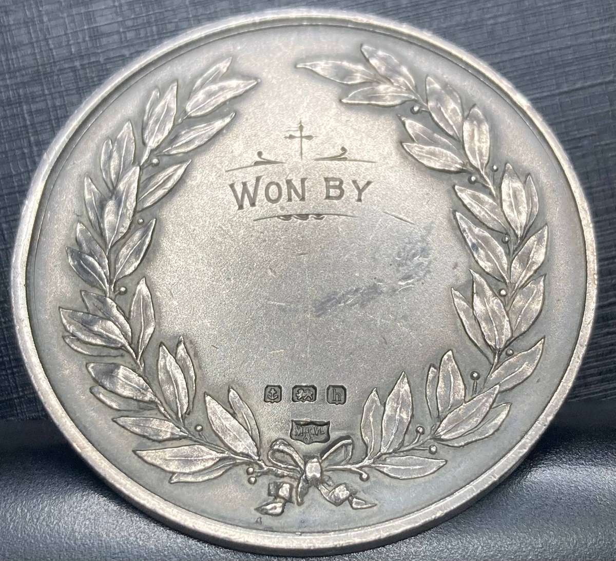 Hallmarked silver medallion (39g)