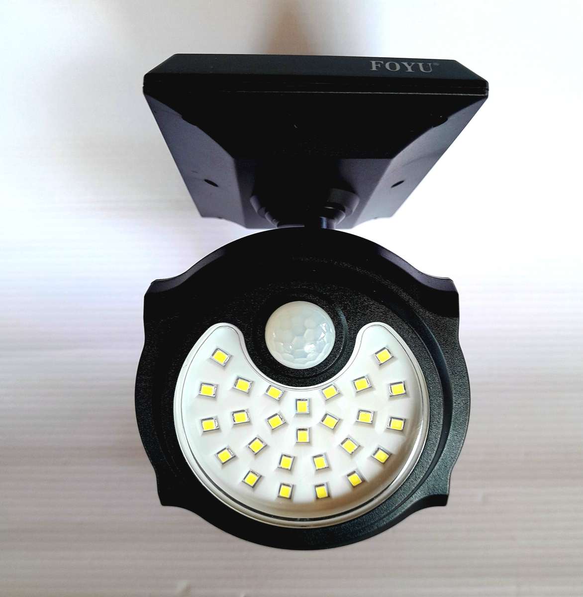 Foyu 42 COB LED Solar Wall light