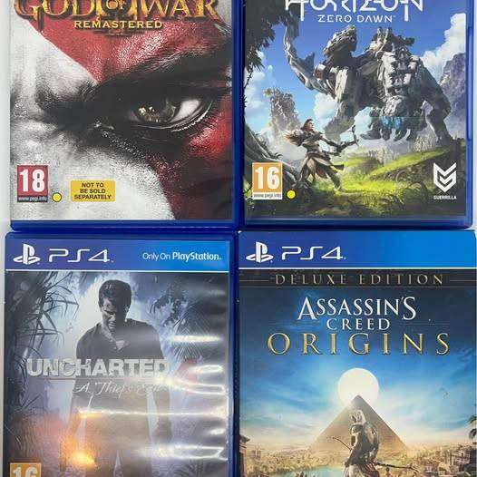 PS4 Slim console - 500GB - 2 DualShock controllers - 4 games