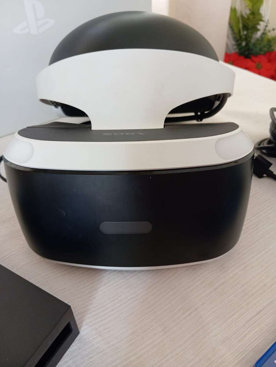 PSVR Headset + Playstation Move Controllers + Game complete Boxed