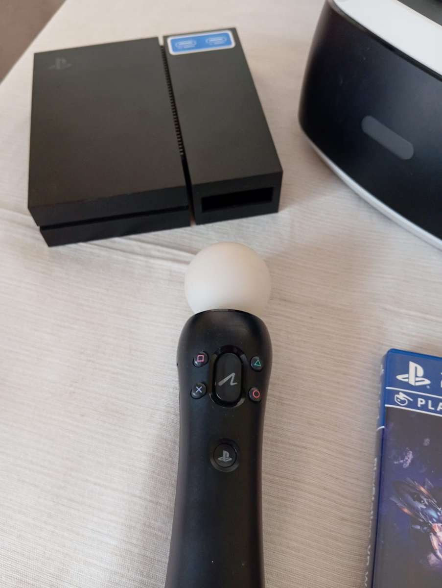 PSVR Headset + Playstation Move Controllers + Game complete Boxed