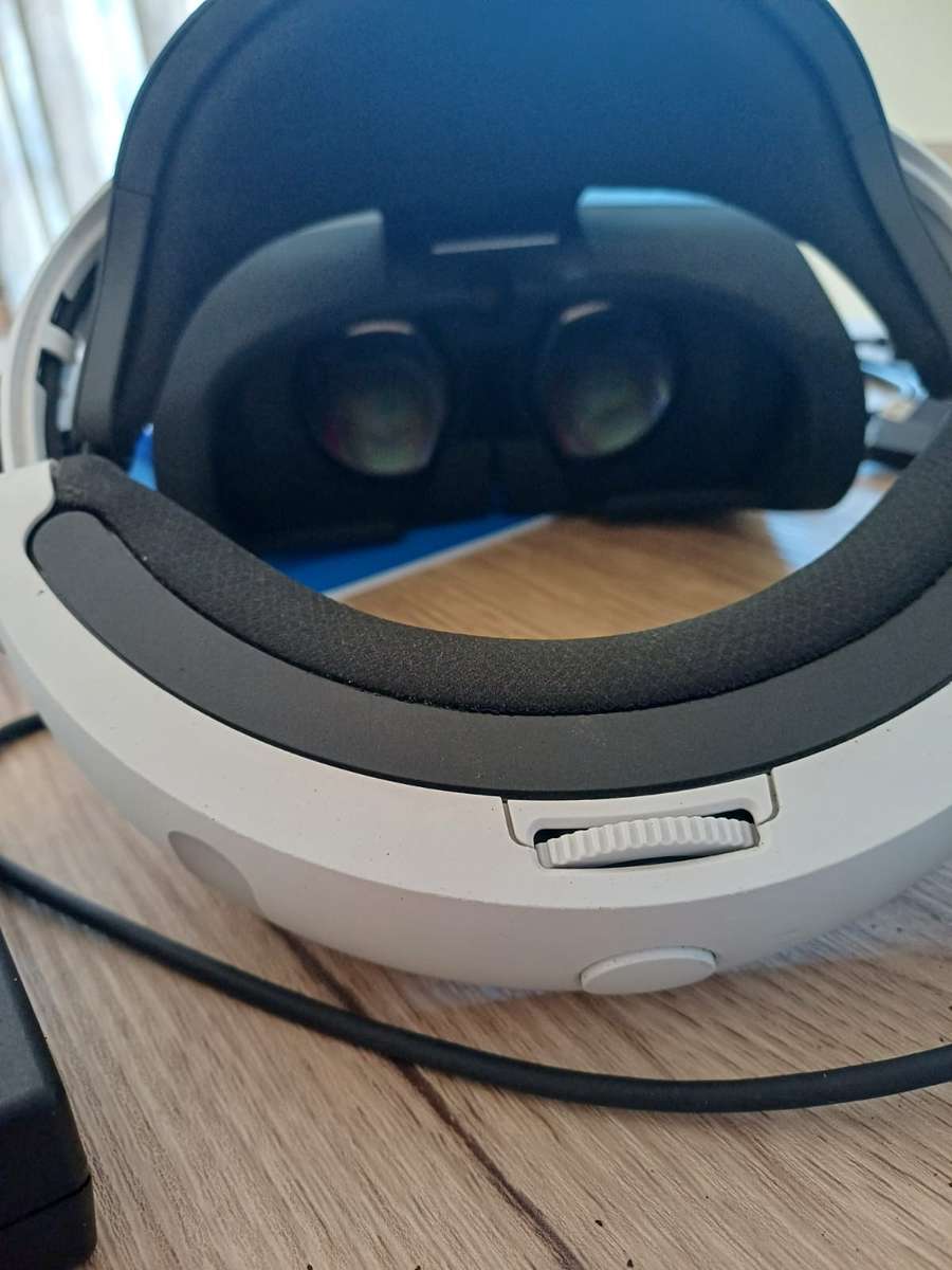 PSVR Headset  (Playstation virtual reality) + Game complete Boxed system