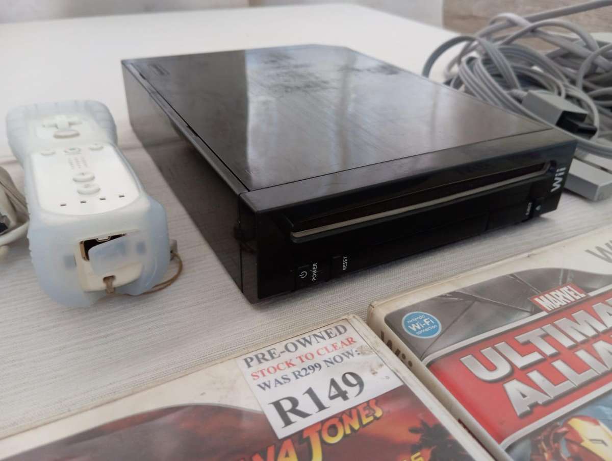 wii console complete with 5 games