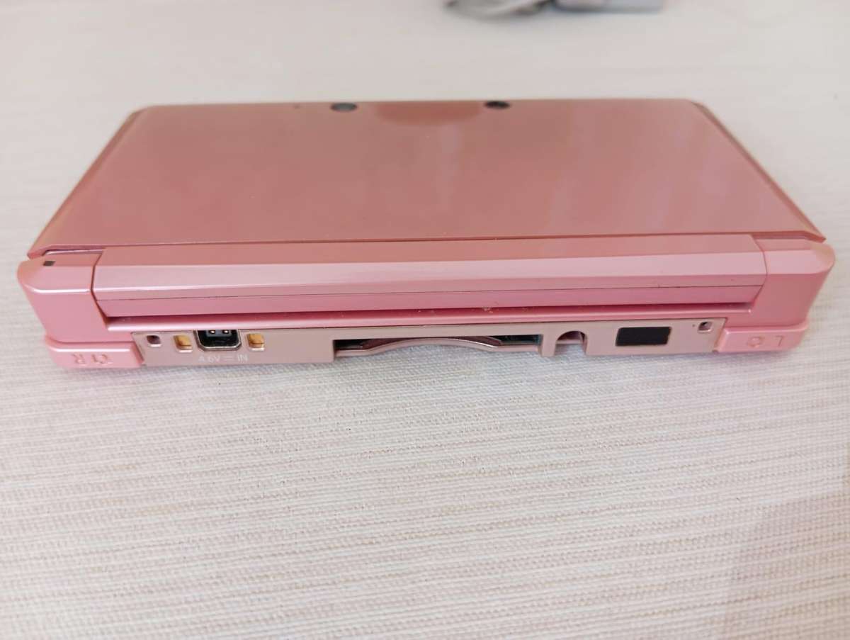 nintendo 3ds console pink