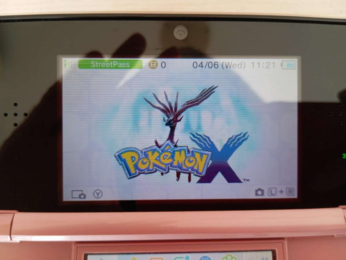 nintendo 3ds console pink