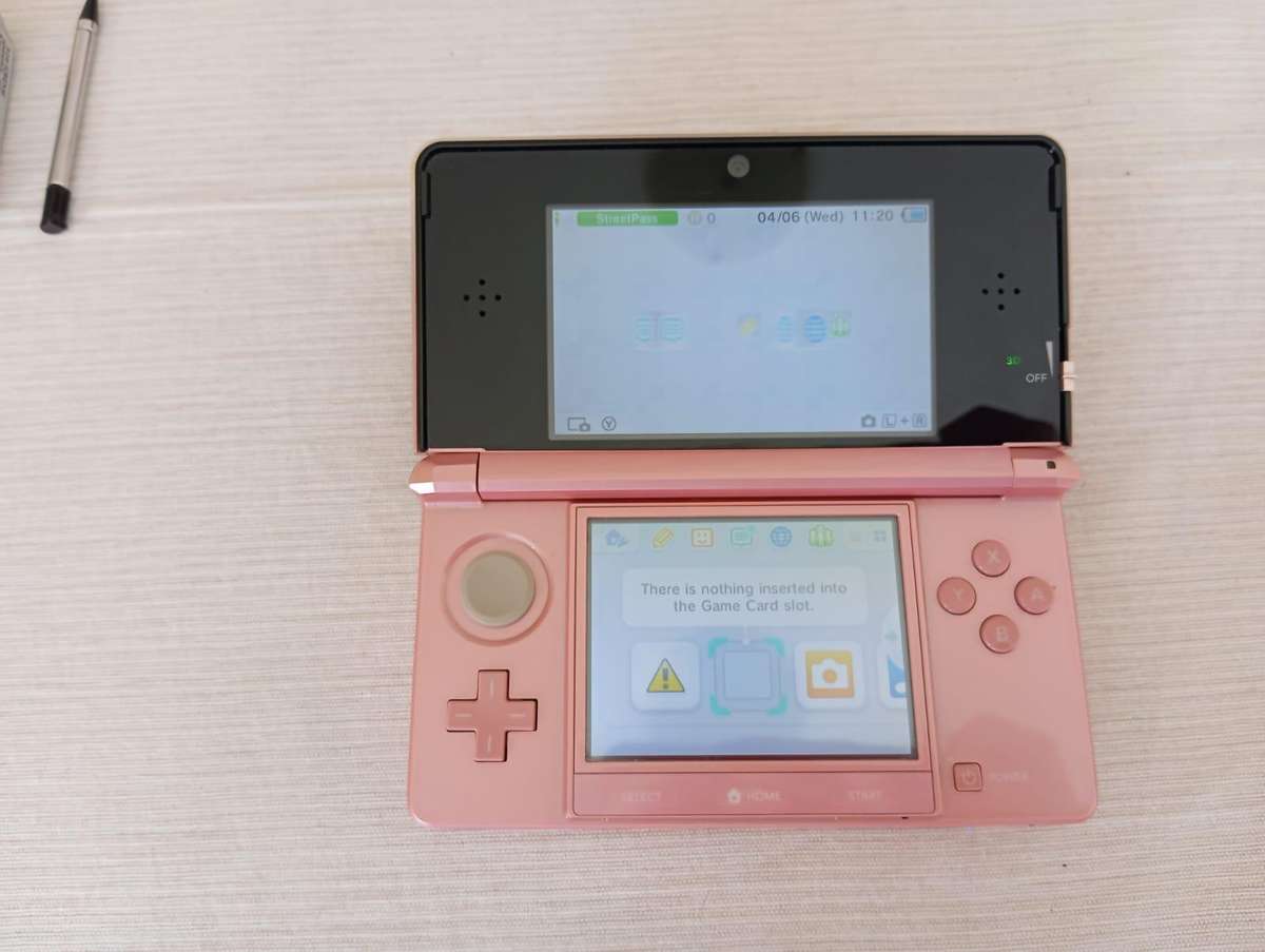 nintendo 3ds console pink