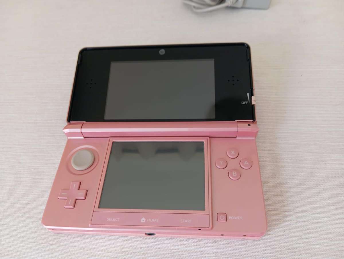 nintendo 3ds console pink