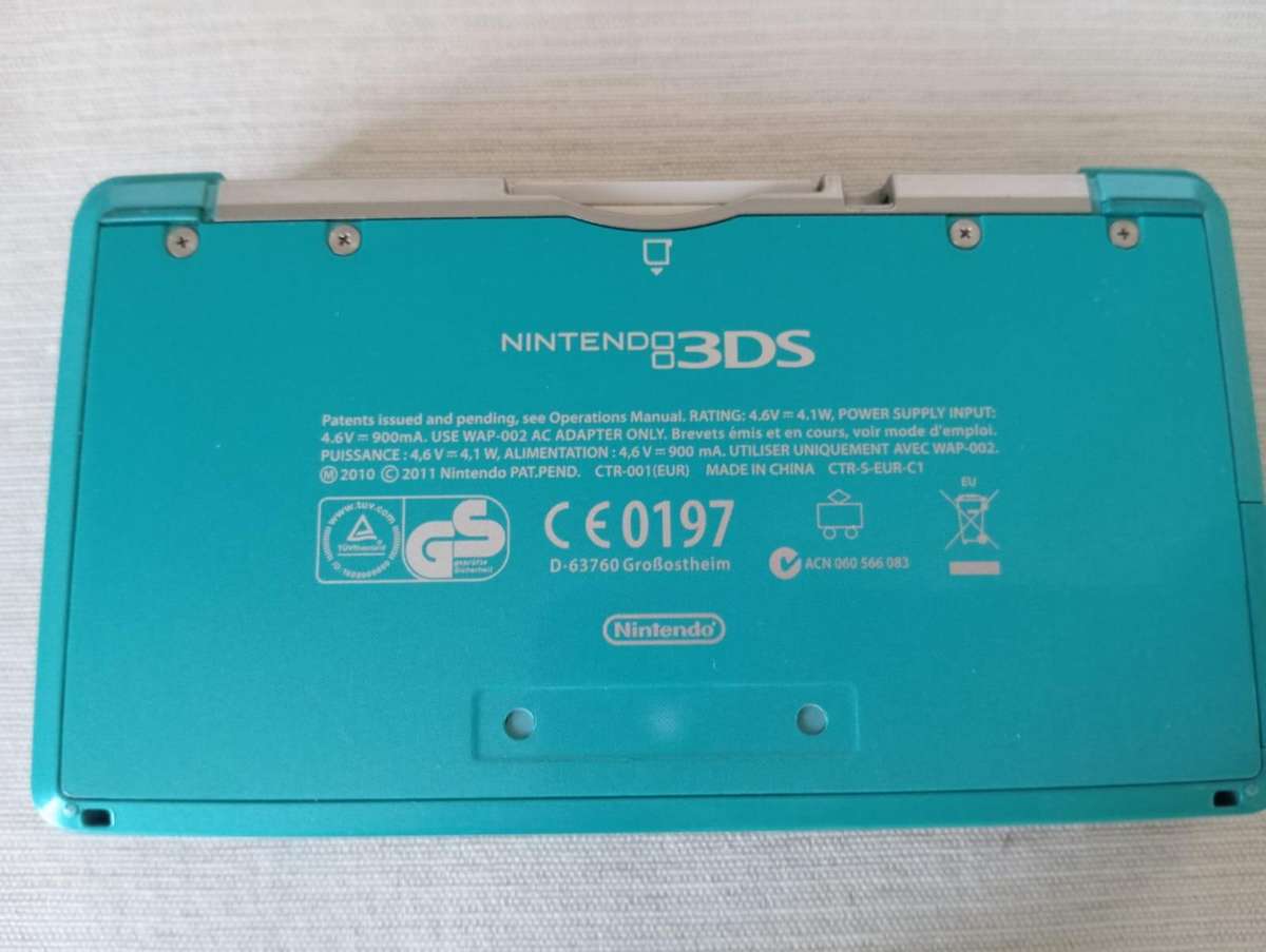 Nintendo 3ds console with original charger and memory card / stylus