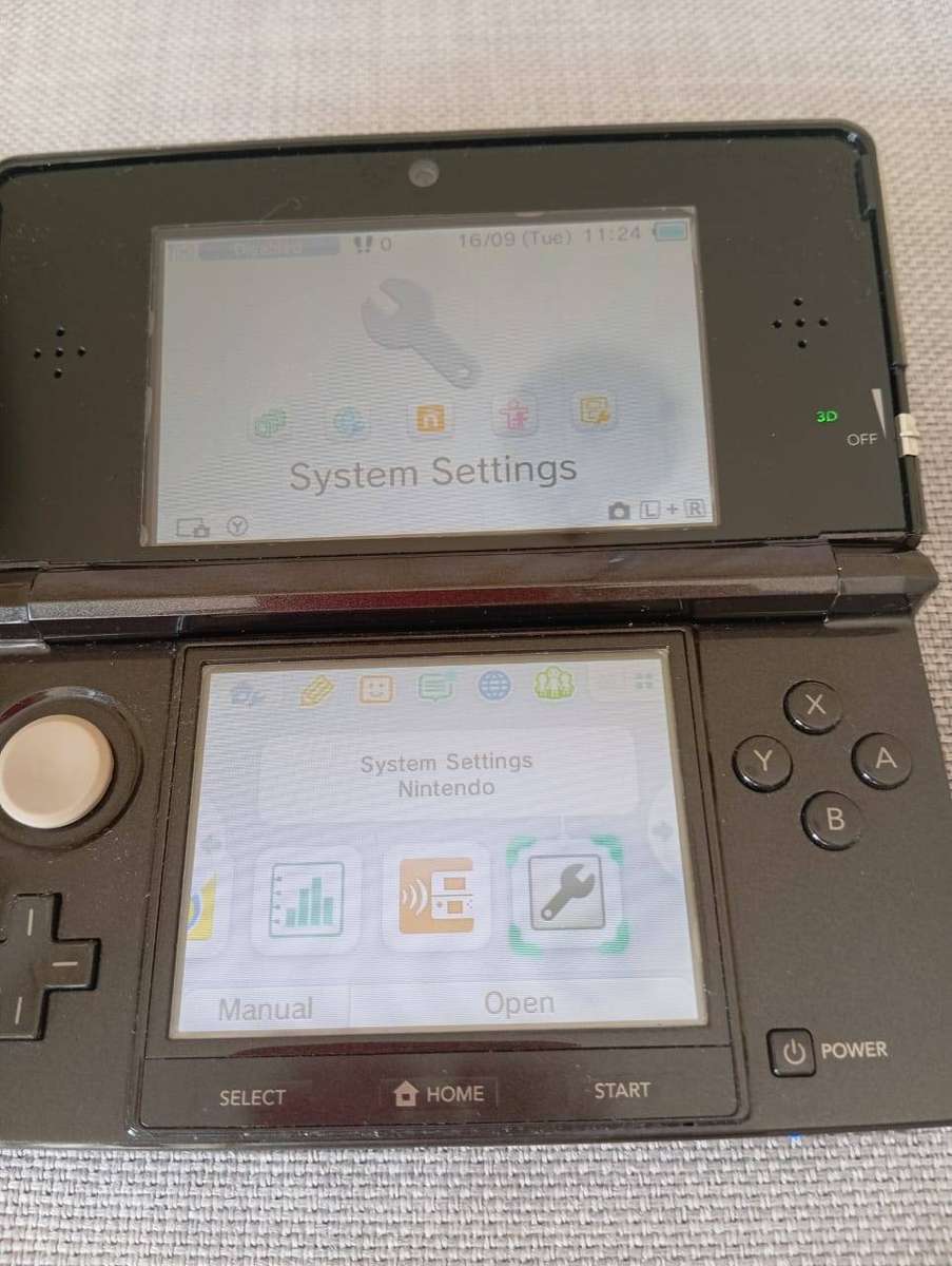 Nintendo 3DS - Cosmos Black with memory card