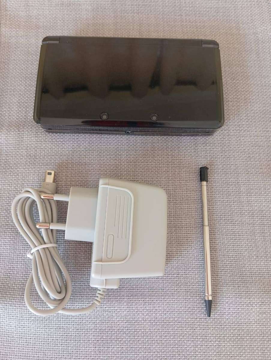 Nintendo 3DS - Cosmos Black with memory card