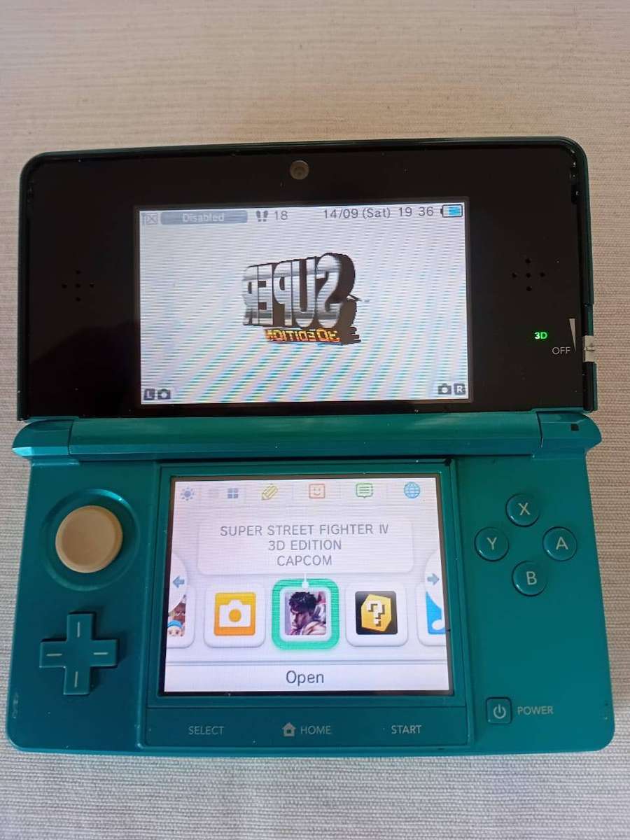 Nintendo 3ds console with original charger /stylus + game