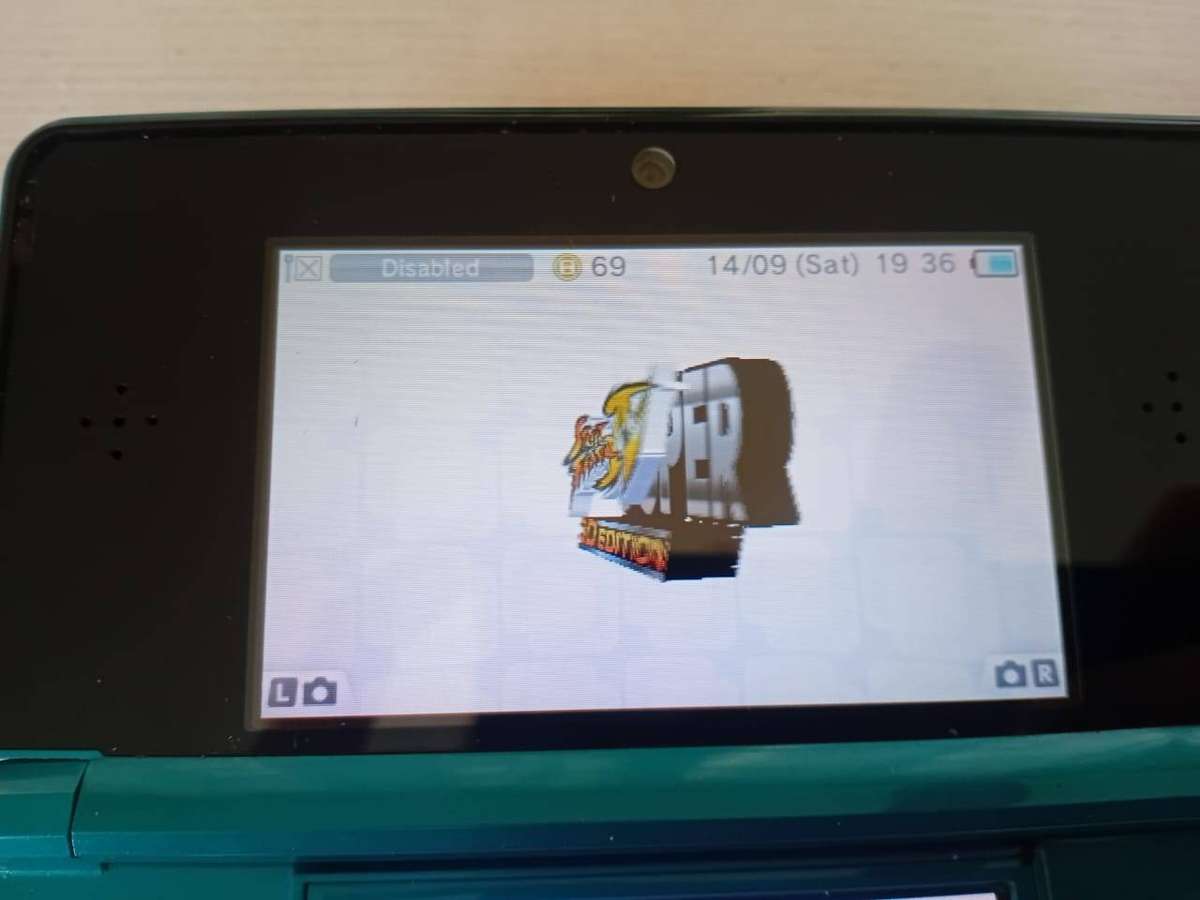 Nintendo 3ds console with original charger /stylus + game