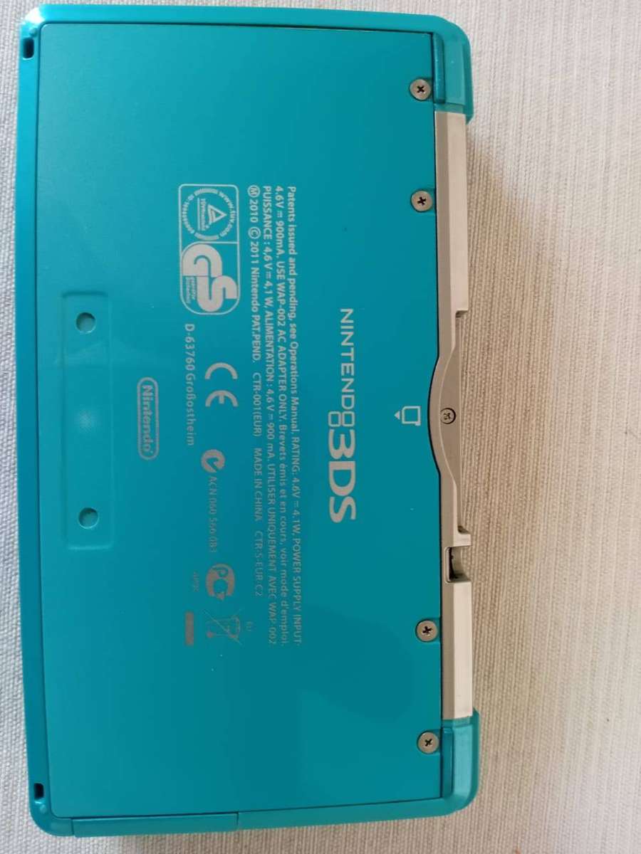 Nintendo 3ds console with original charger /stylus + game