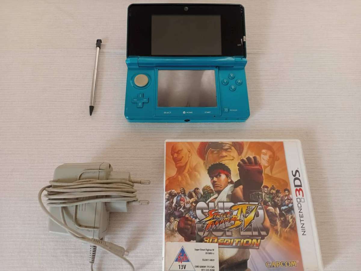 Nintendo 3ds console with original charger /stylus + game