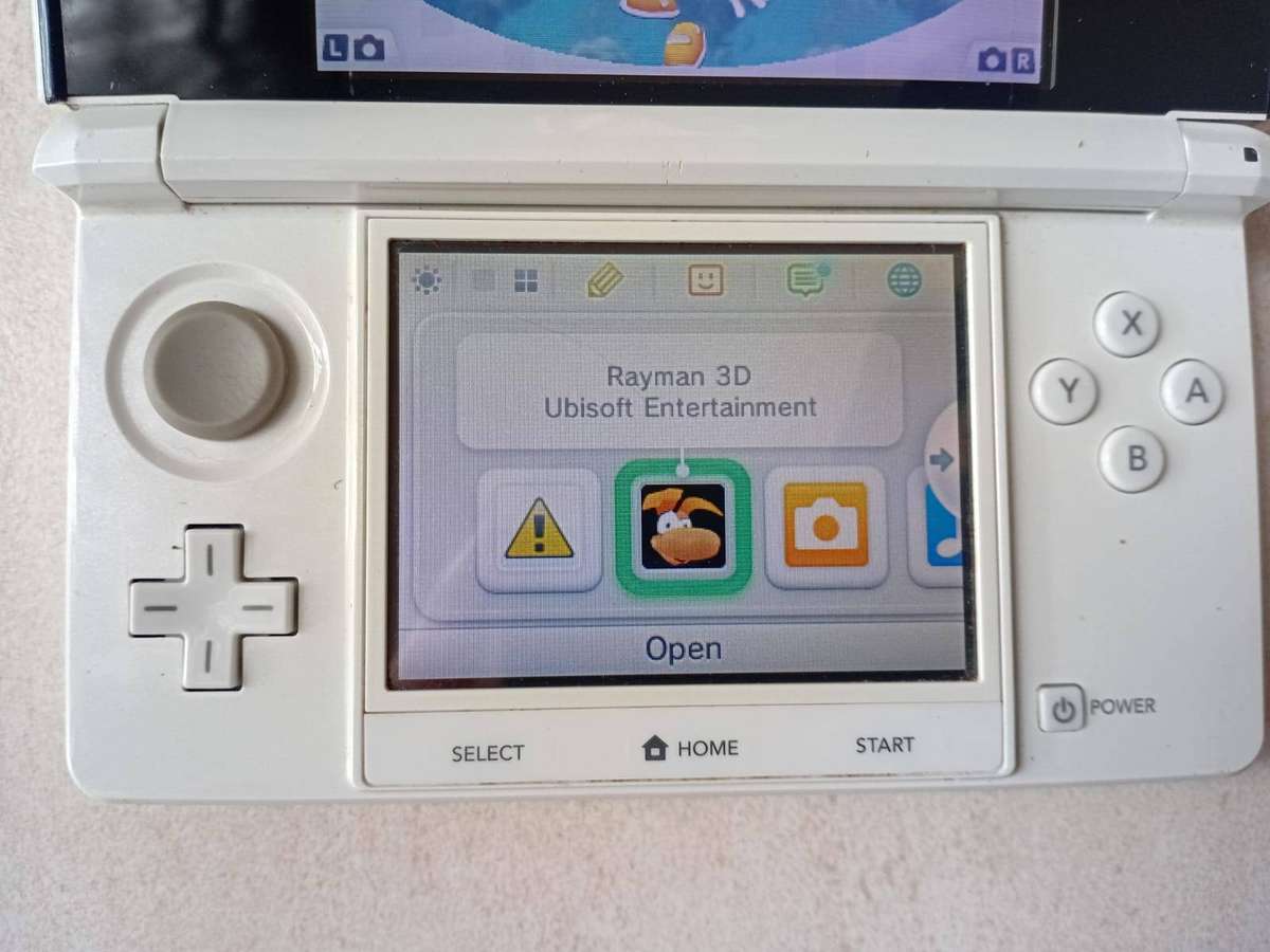 Nintendo 3ds console with games 16GB memory card charger