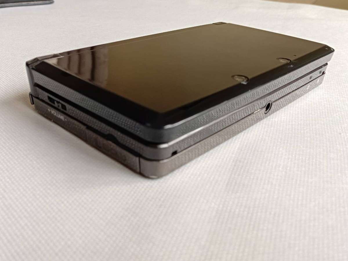 Nintendo 3ds console -  Black with original charger