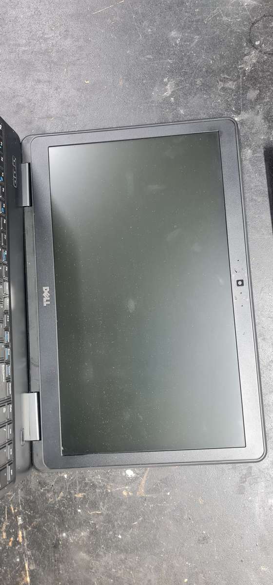 Dell i5 E5540 (Fixer Upper) (For Spares or Repair) (Switches on!)