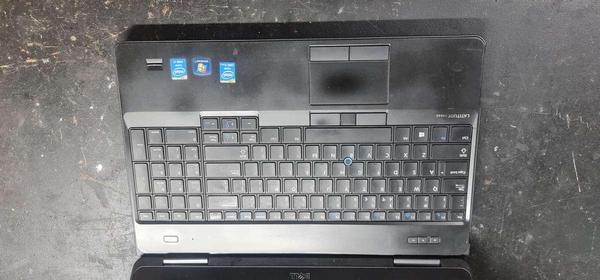 Dell i5 E5540 (Fixer Upper) (For Spares or Repair) (Switches on!)