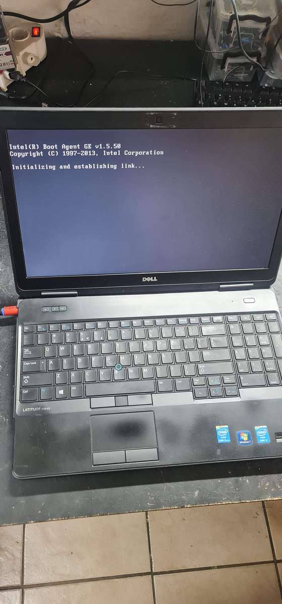 Dell i5 E5540 (Fixer Upper) (For Spares or Repair) (Switches on!)