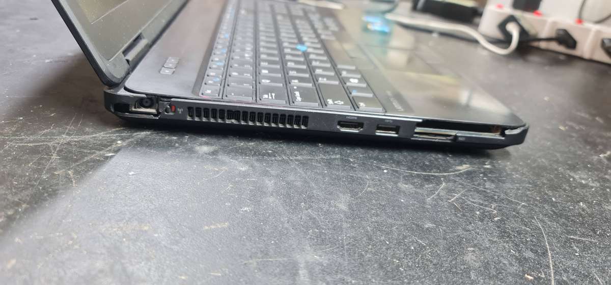 Dell i5 E5540 (Fixer Upper) (For Spares or Repair) (Switches on!)