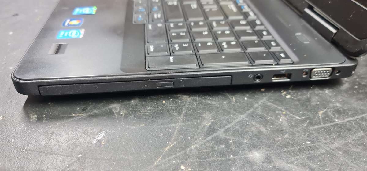 Dell i5 E5540 (Fixer Upper) (For Spares or Repair) (Switches on!)