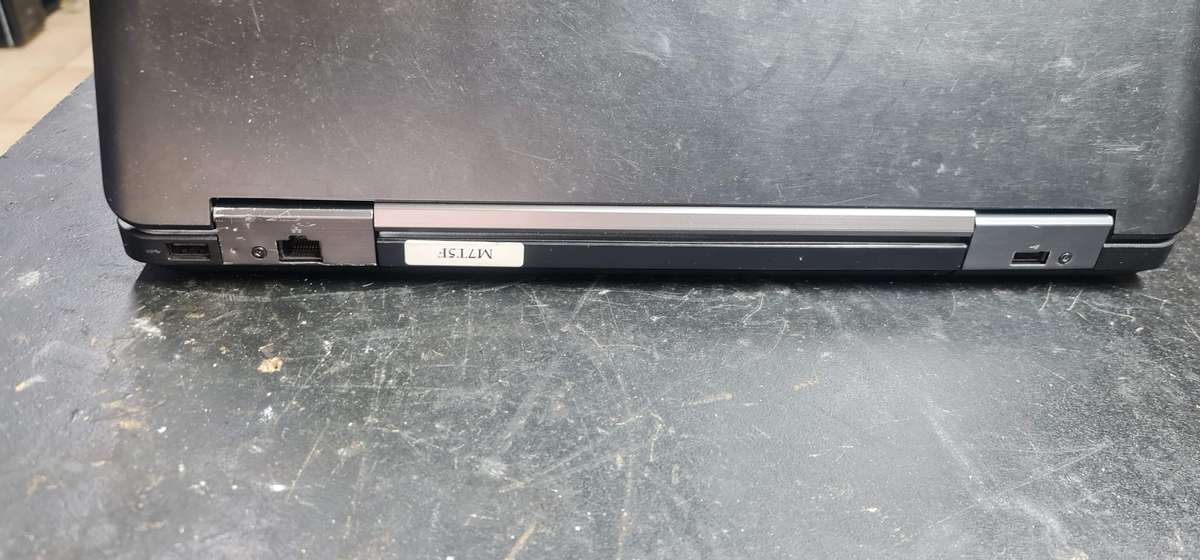Dell i5 E5540 (Fixer Upper) (For Spares or Repair) (Switches on!)