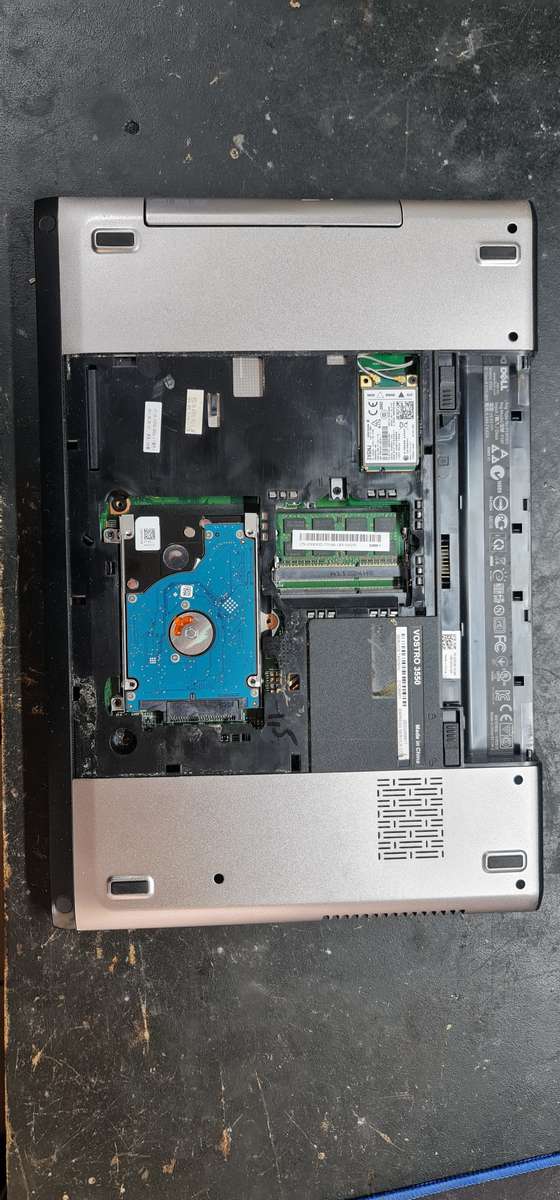 Dell i5 Vostro I5 2GEN - 4GB Memory - 750GB HDD (Fixer Upper) (For Spares or Repair) (Switches on!)
