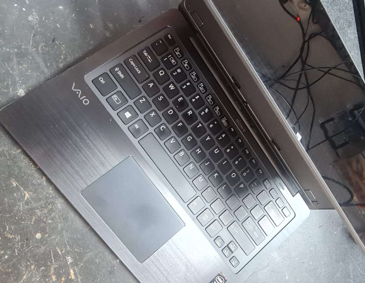 Sony Vaio (13" Touch/Tablet/Laptop) I7 4th Gen - 8GB Memory (Read Discription)