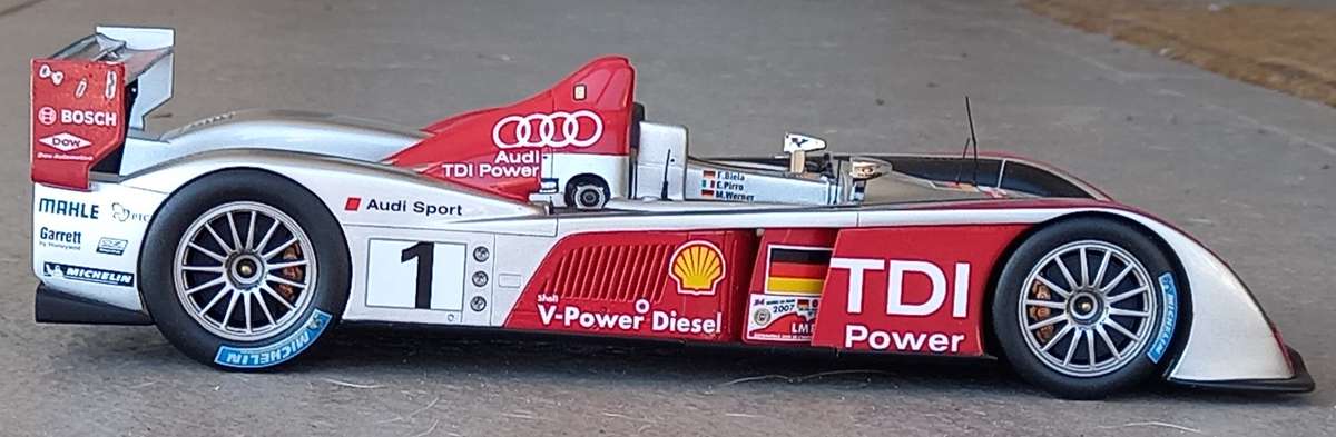 Audi R10 TDI - 2007 Le Mans winner - Spark 1/18