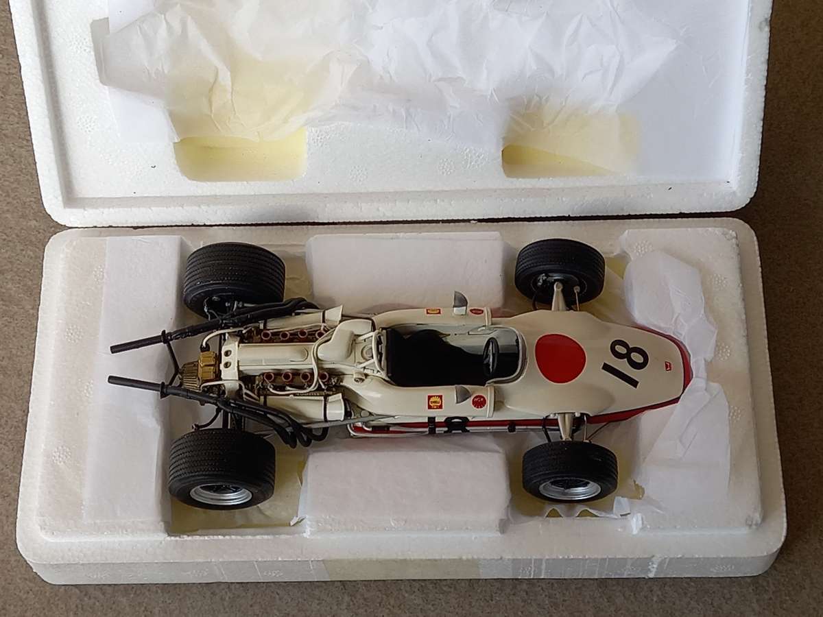 Honda RA302 - 1968 - Ebbro 1/20