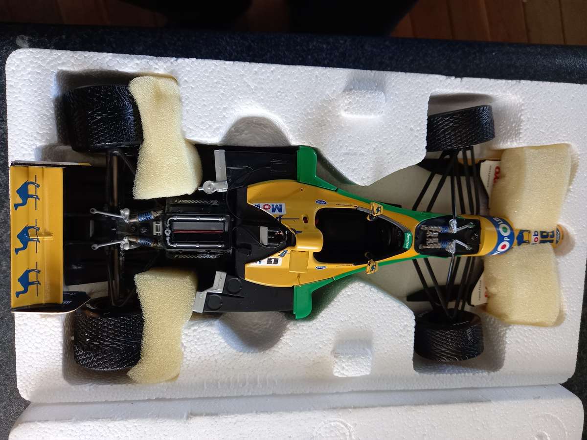 Benetton B192 - Schumacher's first F1 win - 1992 Spa - Minichamps 1/18