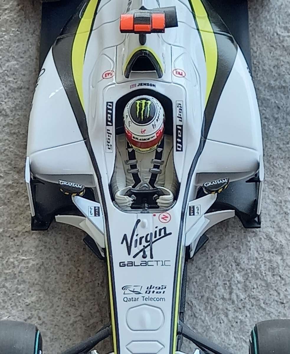 Brawn BGP001 F1 car - 2009 World Champion - Jensen Button - Minichamps 1/18
