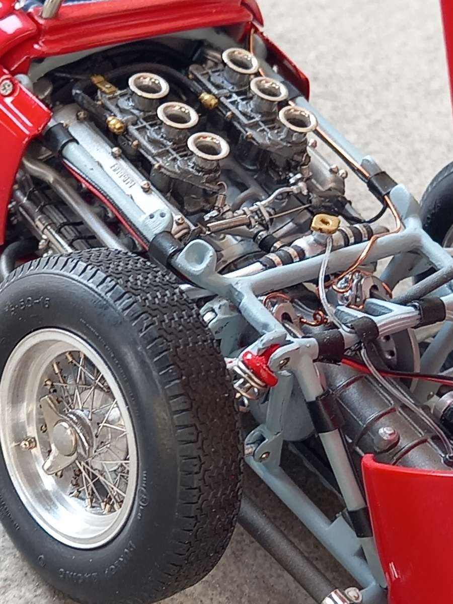 Ferrari Dino 156 - 1961 World Champion - P Hill - CMC 1/18