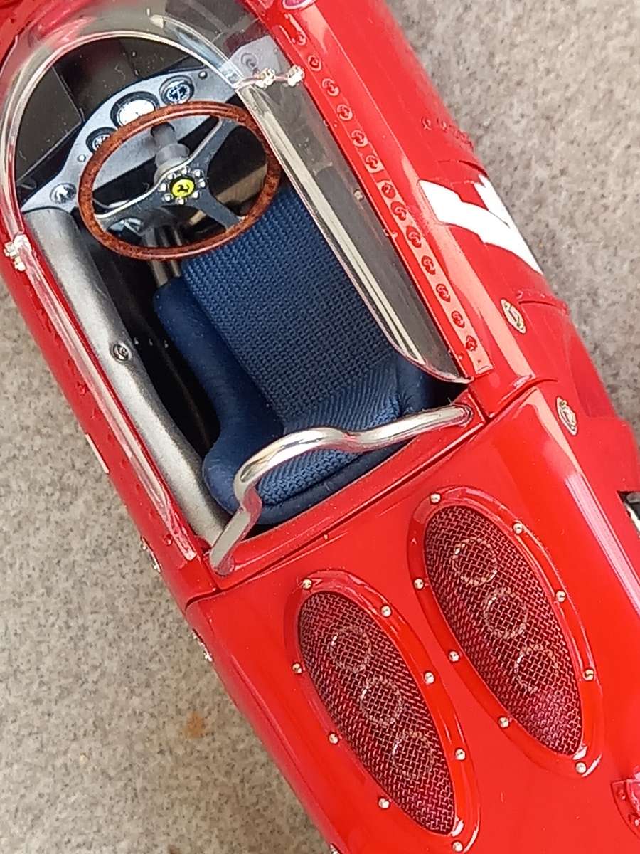 Ferrari Dino 156 - 1961 World Champion - P Hill - CMC 1/18