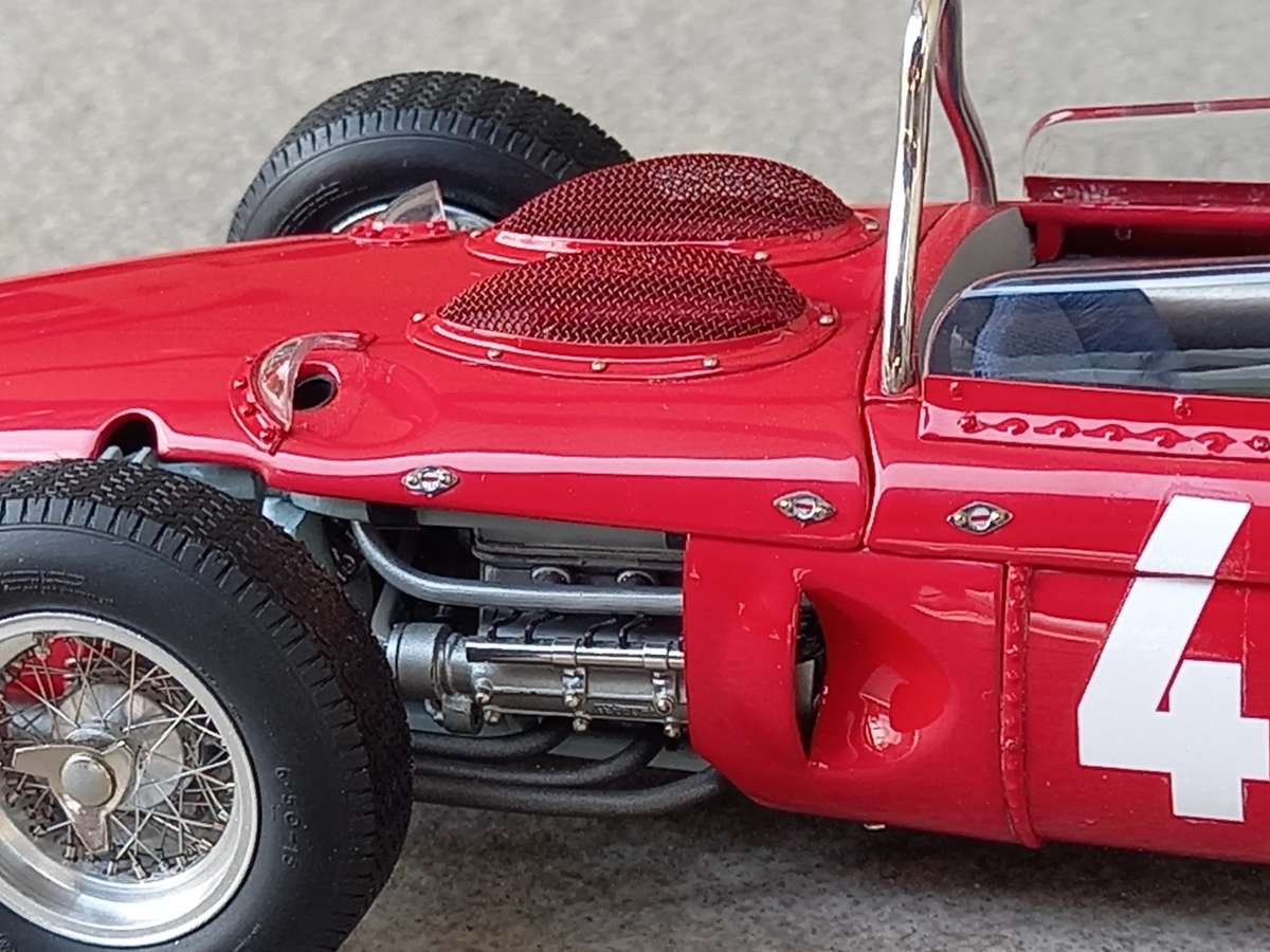 Ferrari Dino 156 - 1961 World Champion - P Hill - CMC 1/18