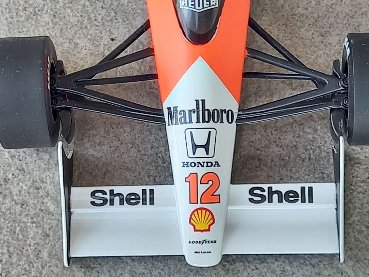 Marlboro-McLaren MP4-4 - 1988 World Champion - Senna - Minichamps 1/18