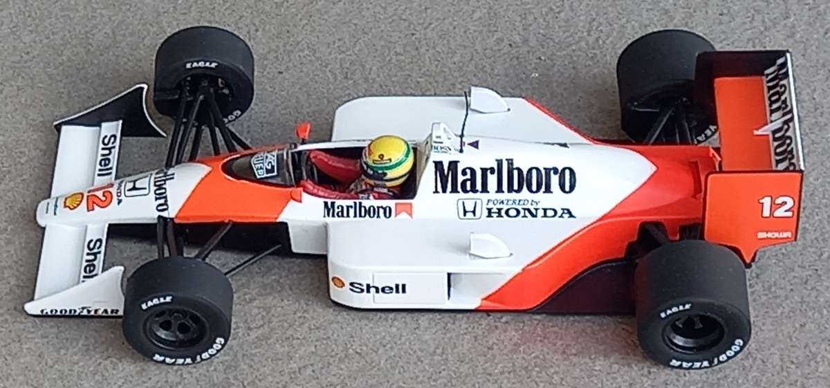 Marlboro-McLaren MP4-4 - 1988 World Champion - Senna - Minichamps 1/18