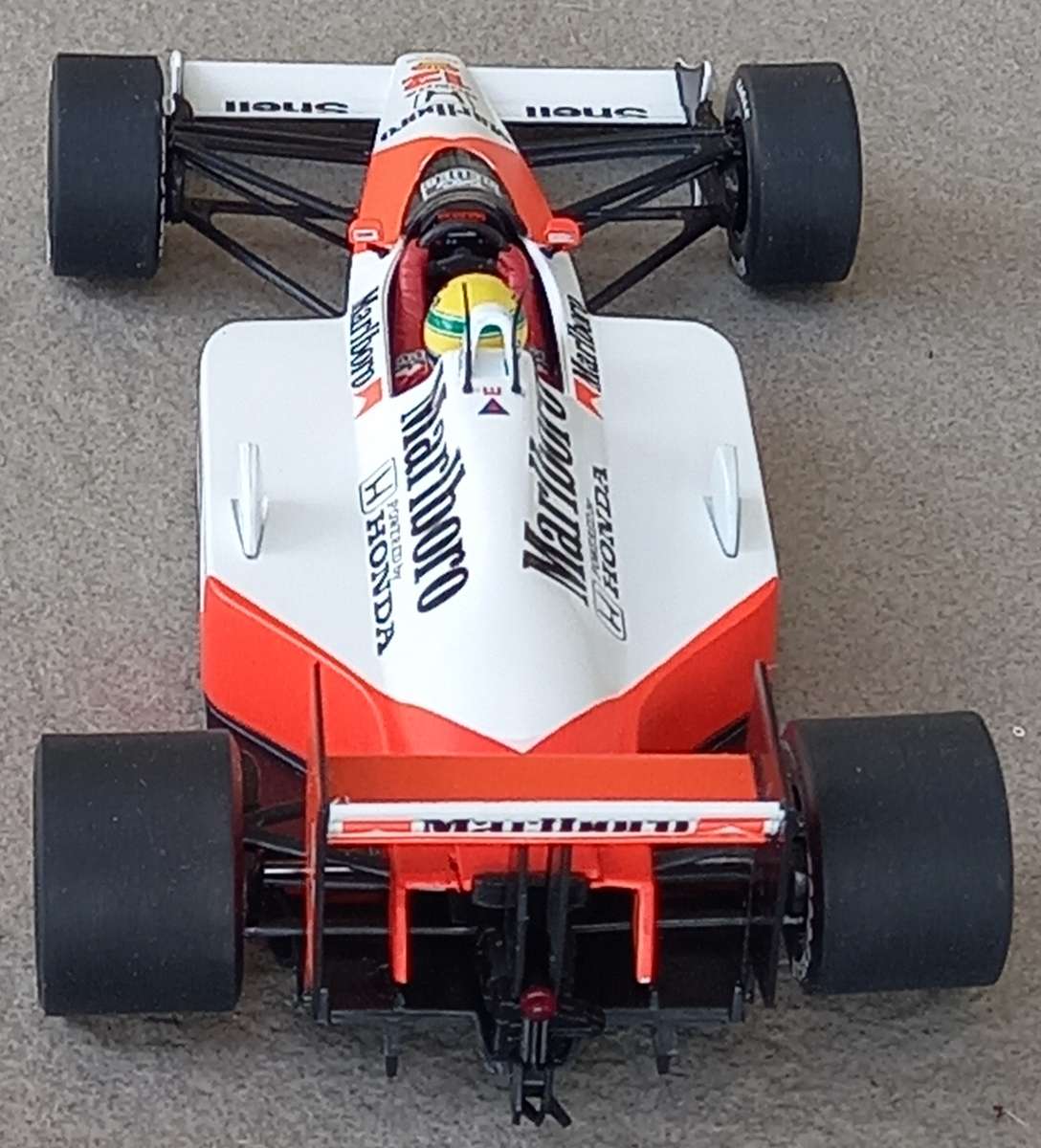 Marlboro-McLaren MP4-4 - 1988 World Champion - Senna - Minichamps 1/18