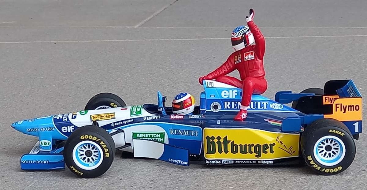 Benneton B195 taxi - 1995 World Champion Michael Schumacher / Alesi (Ferrari) taxi - Minichamps 1/18