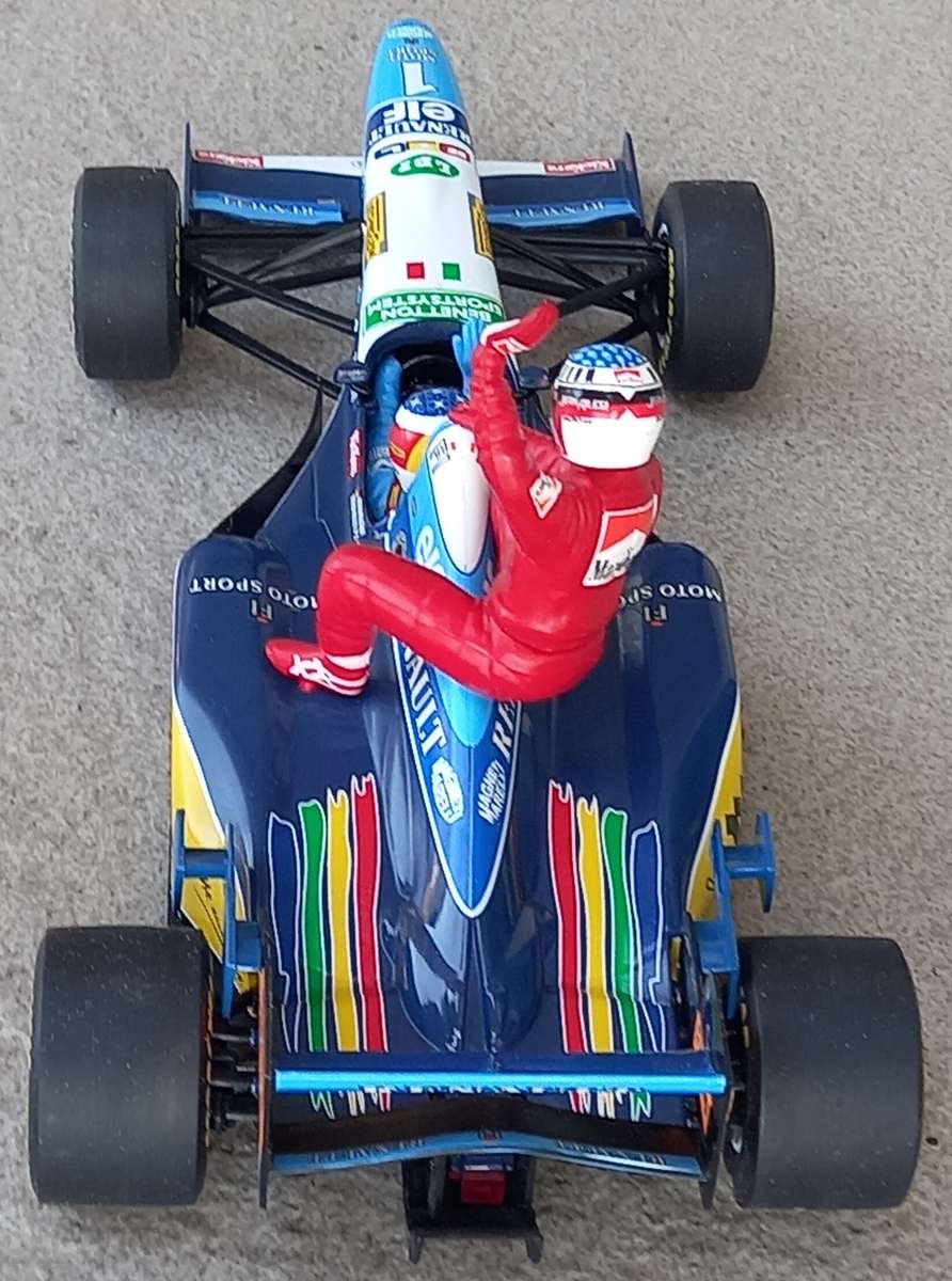 Benneton B195 taxi - 1995 World Champion Michael Schumacher / Alesi (Ferrari) taxi - Minichamps 1/18