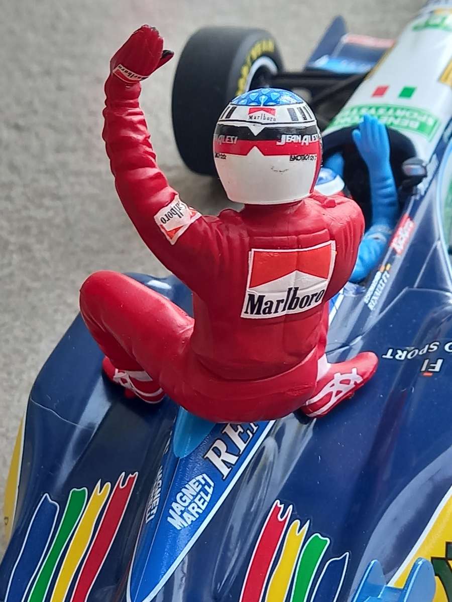 Benneton B195 taxi - 1995 World Champion Michael Schumacher / Alesi (Ferrari) taxi - Minichamps 1/18