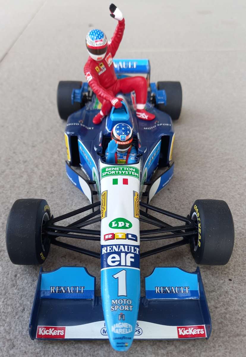 Benneton B195 taxi - 1995 World Champion Michael Schumacher / Alesi (Ferrari) taxi - Minichamps 1/18