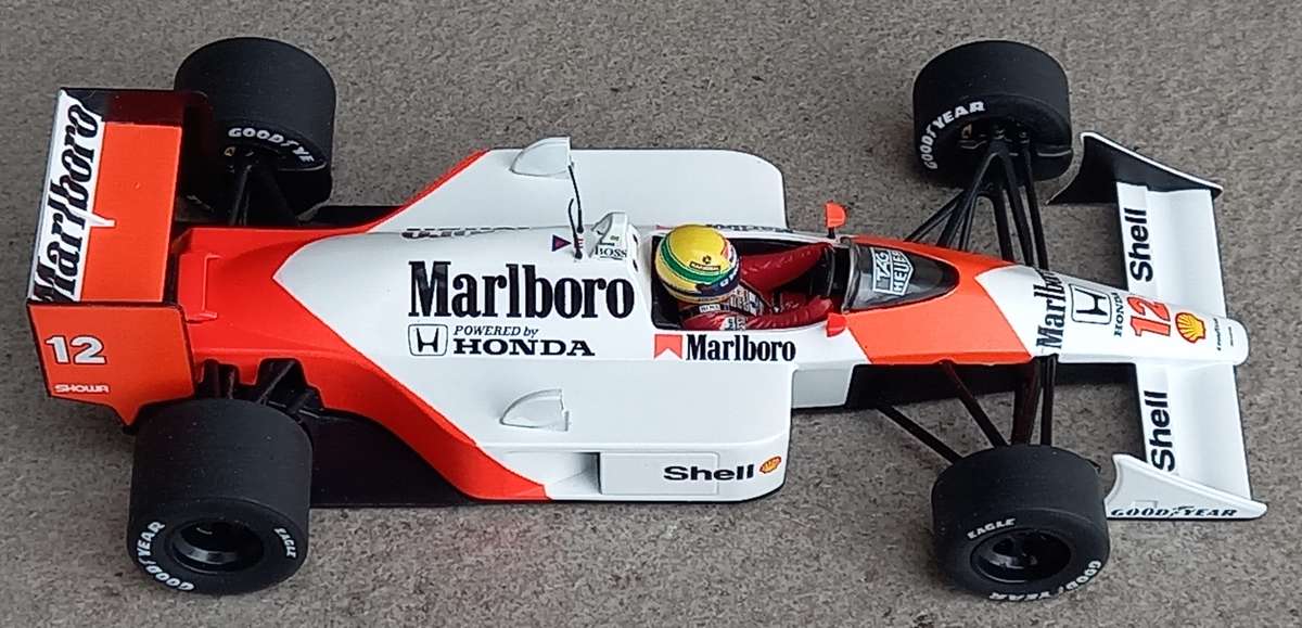 Marlboro-McLaren MP4-4 - 1988 World Champion - Senna - Minichamps 1/18