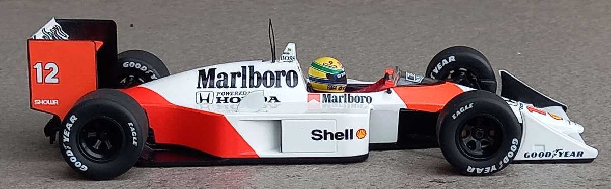 Marlboro-McLaren MP4-4 - 1988 World Champion - Senna - Minichamps 1/18