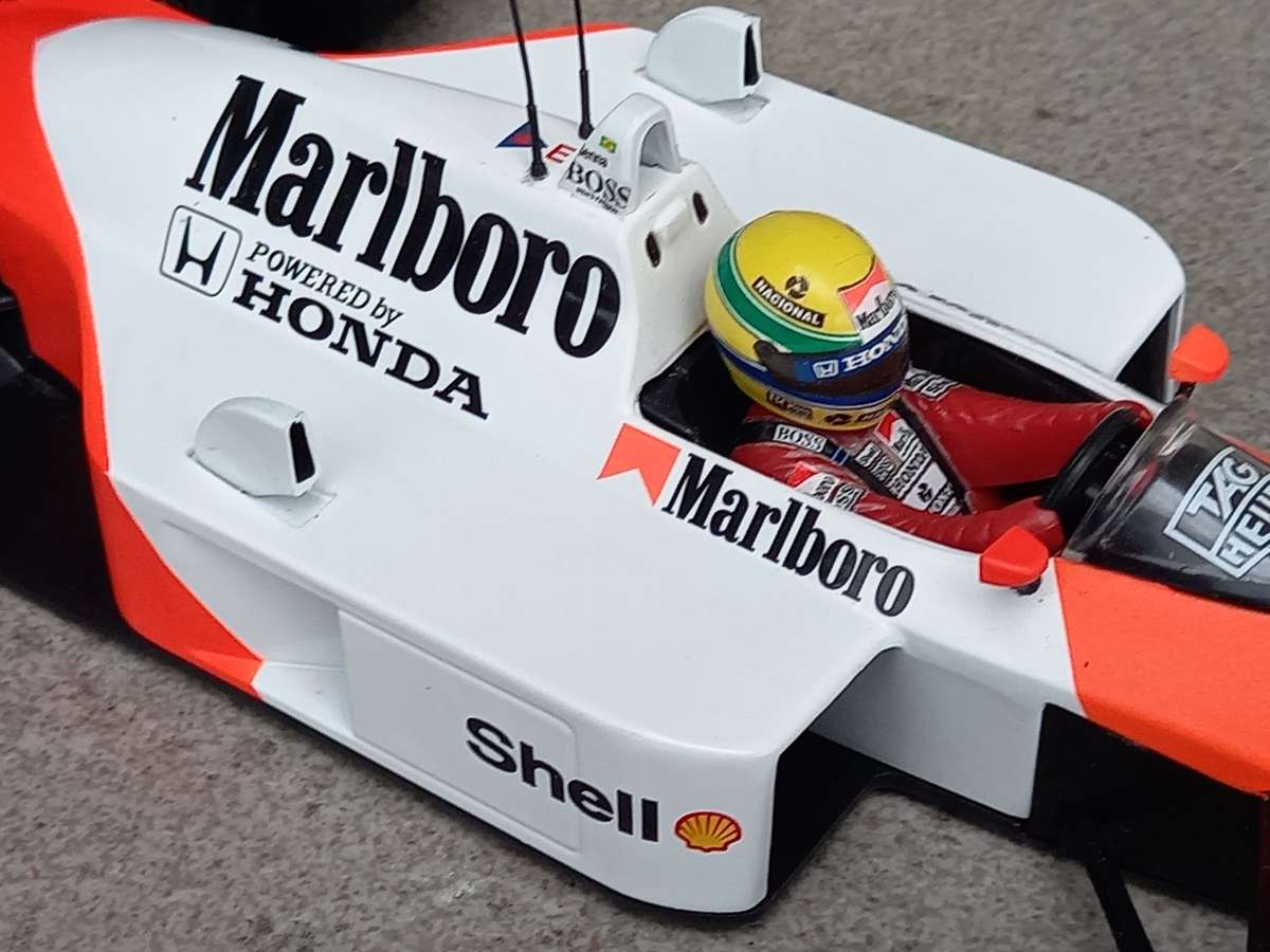 Marlboro-McLaren MP4-4 - 1988 World Champion - Senna - Minichamps 1/18