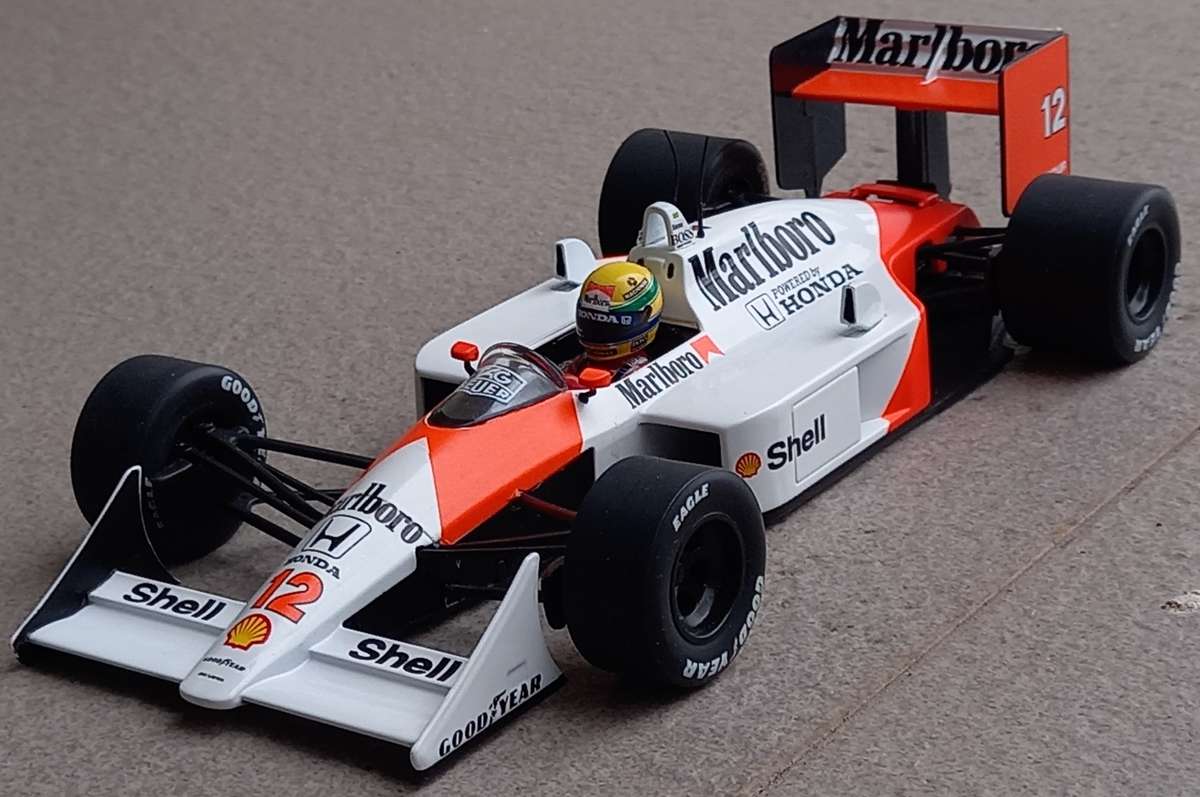 Marlboro-McLaren MP4-4 - 1988 World Champion - Senna - Minichamps 1/18